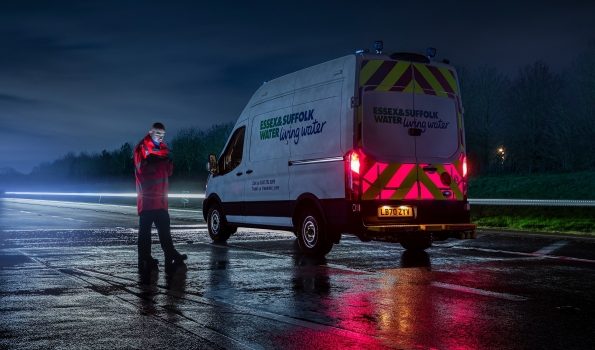 FORD IMPROVES ROADSIDE WORKER SAFETY WITH ILLUMINATED VAN PANELS